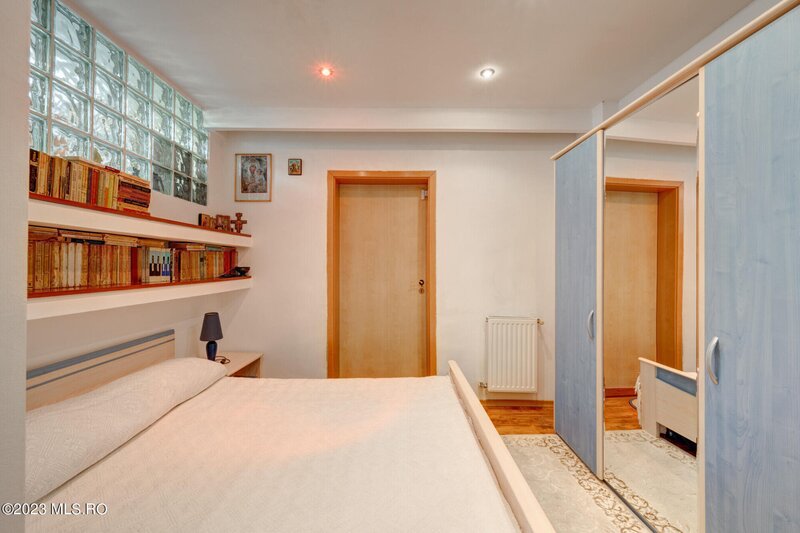 Unirii - Cantemir Apartament 3 camere, cochet si rafinat, vila